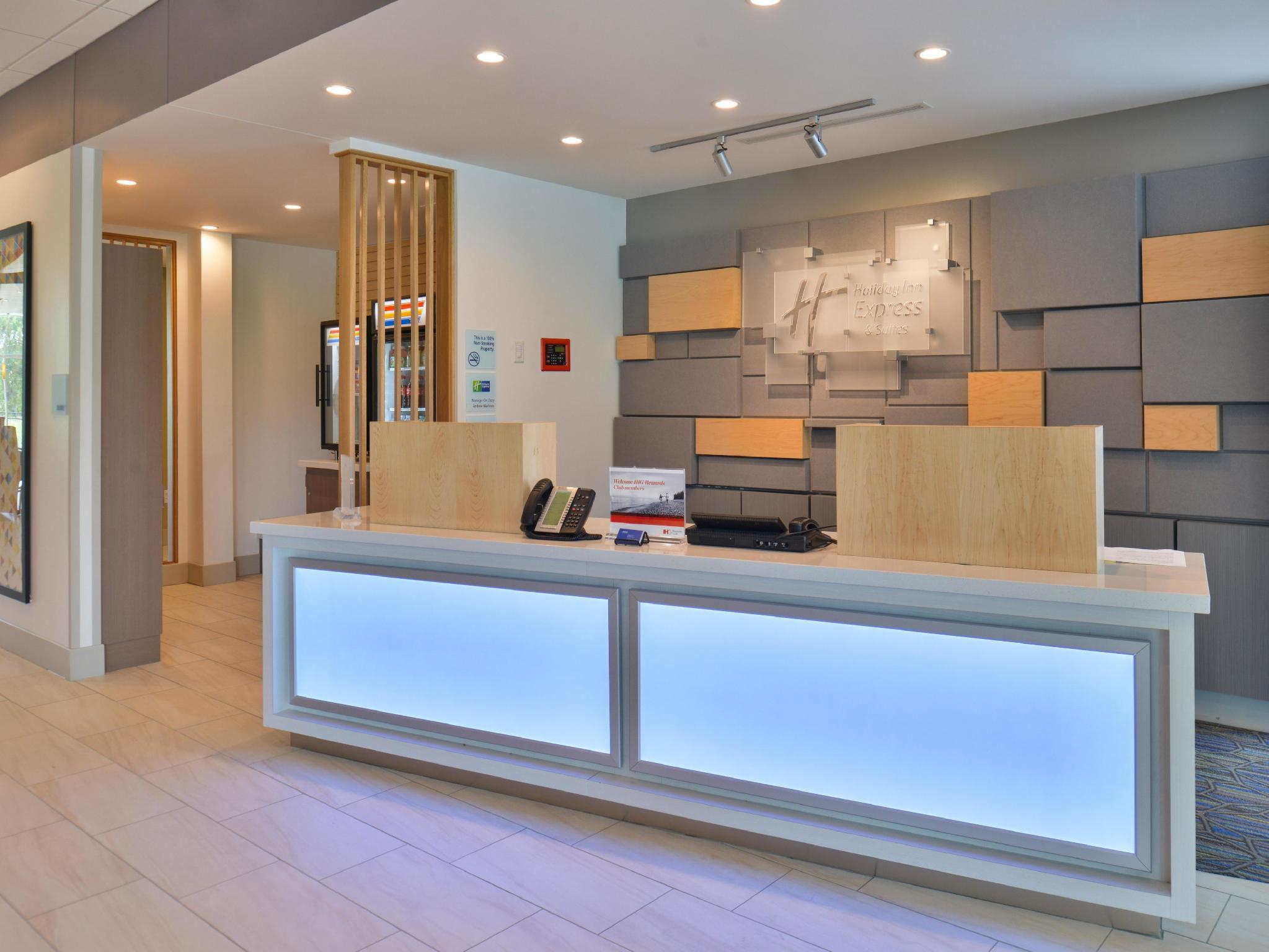 Holiday Inn Express & Suites Omaha Airport By Ihg Carter Lake Exterior foto
