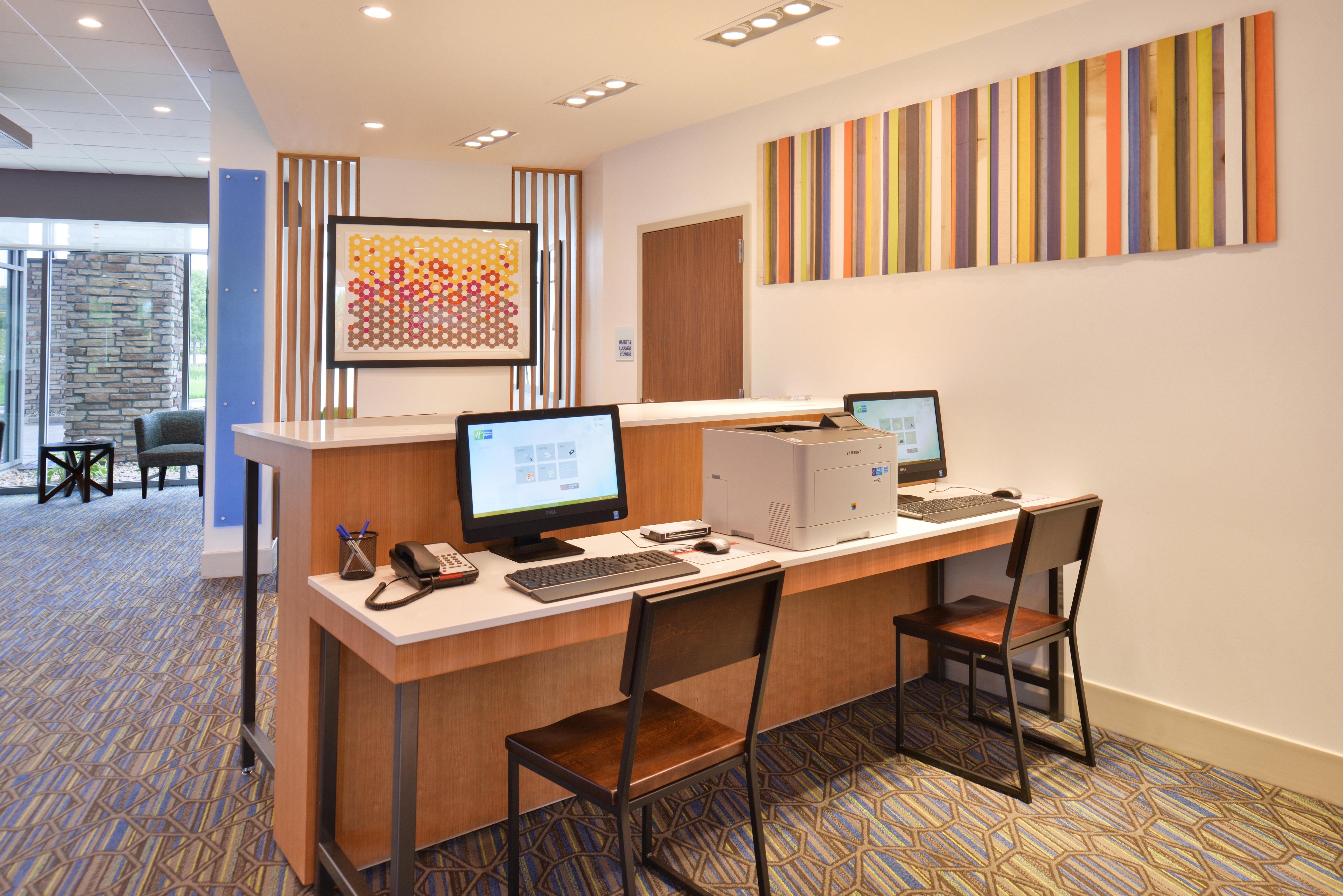Holiday Inn Express & Suites Omaha Airport By Ihg Carter Lake Exterior foto